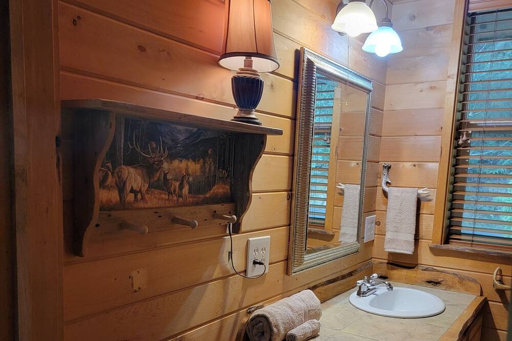 Photo of Bathroom in Coos Bay