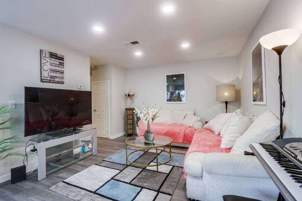 Photo of Livingroom in Clairemont Mesa