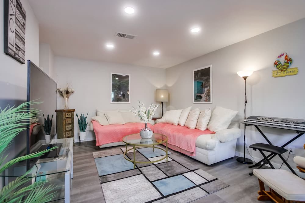 Photo of Livingroom in Clairemont Mesa