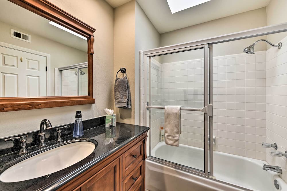 Photo of Bathroom in Sunrise Vista Chino