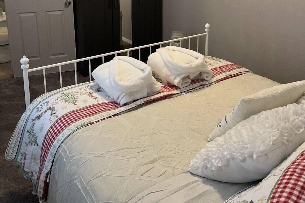 Photo of Bedroom in Sandy