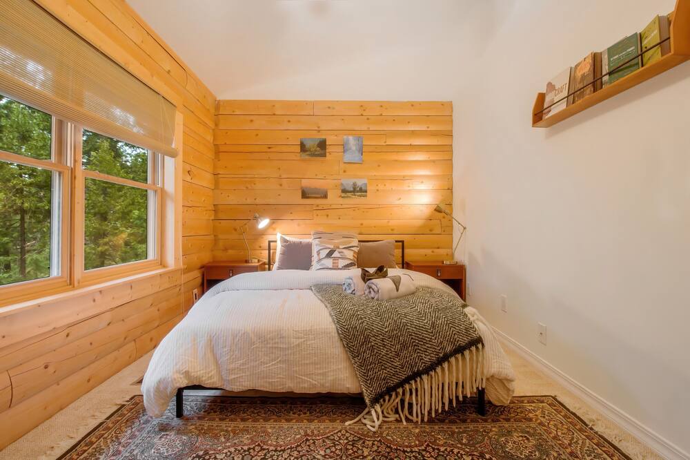 Photo of Bedroom in Mariposa