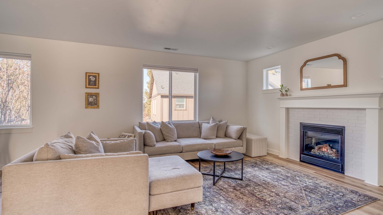 Photo of Livingroom in Southwest Bend