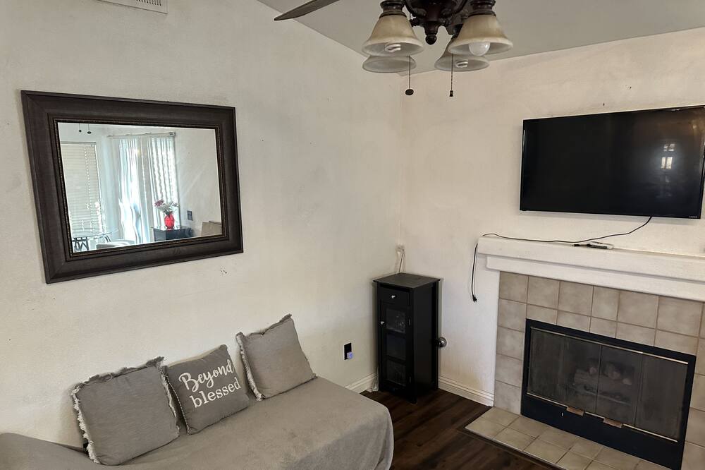 Photo of Livingroom in Victorville