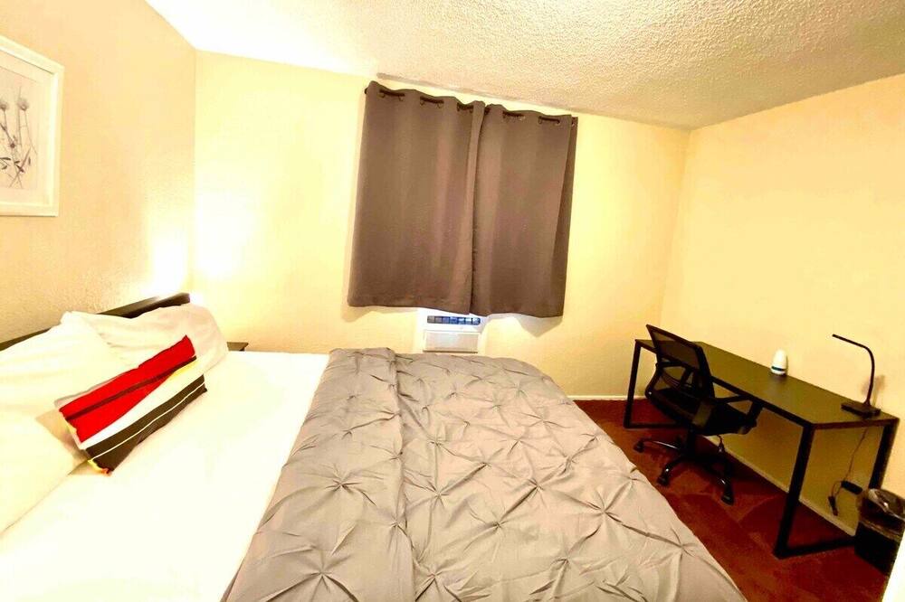 Photo of Bedroom in Mid-City