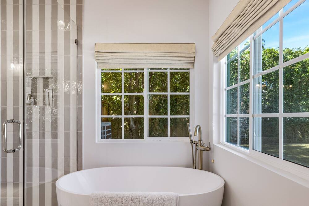 Photo of Bathroom in The Movie Colony