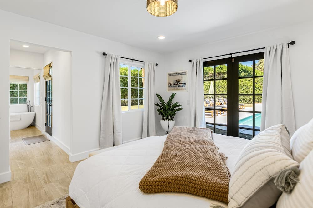Photo of Bedroom in The Movie Colony
