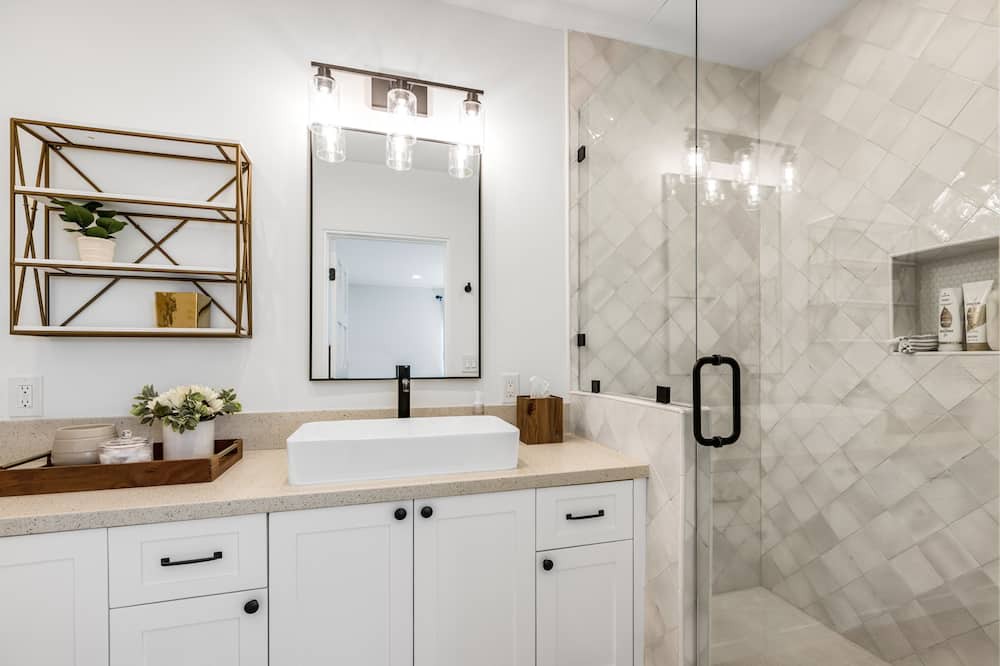 Photo of Bathroom in The Movie Colony