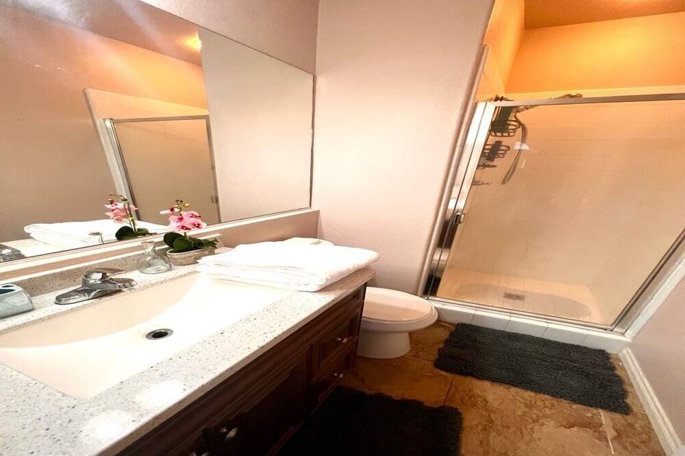 Photo of Bathroom in Ocean View Hills