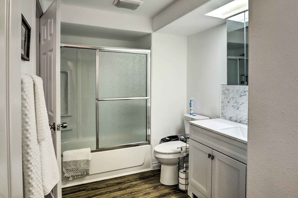 Photo of Bathroom in Woodburn