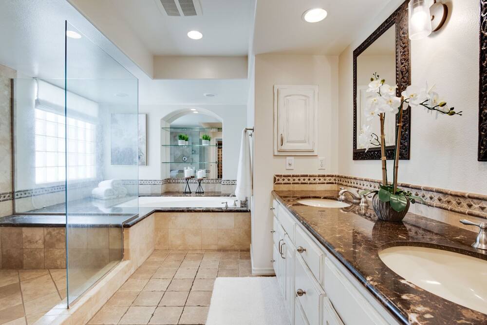 Photo of Bathroom in Tree Section