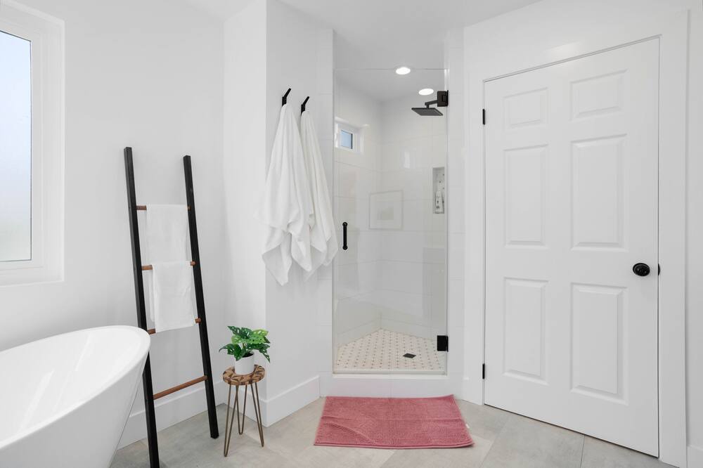 Photo of Bathroom in Sunland-Tujunga