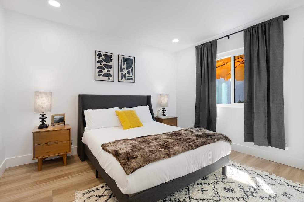 Photo of Bedroom in Sunland-Tujunga
