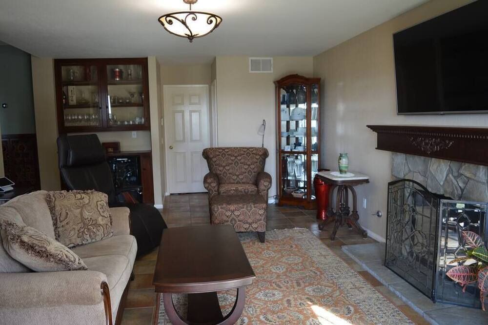 Photo of Bedroom in Rancho Penasquitos