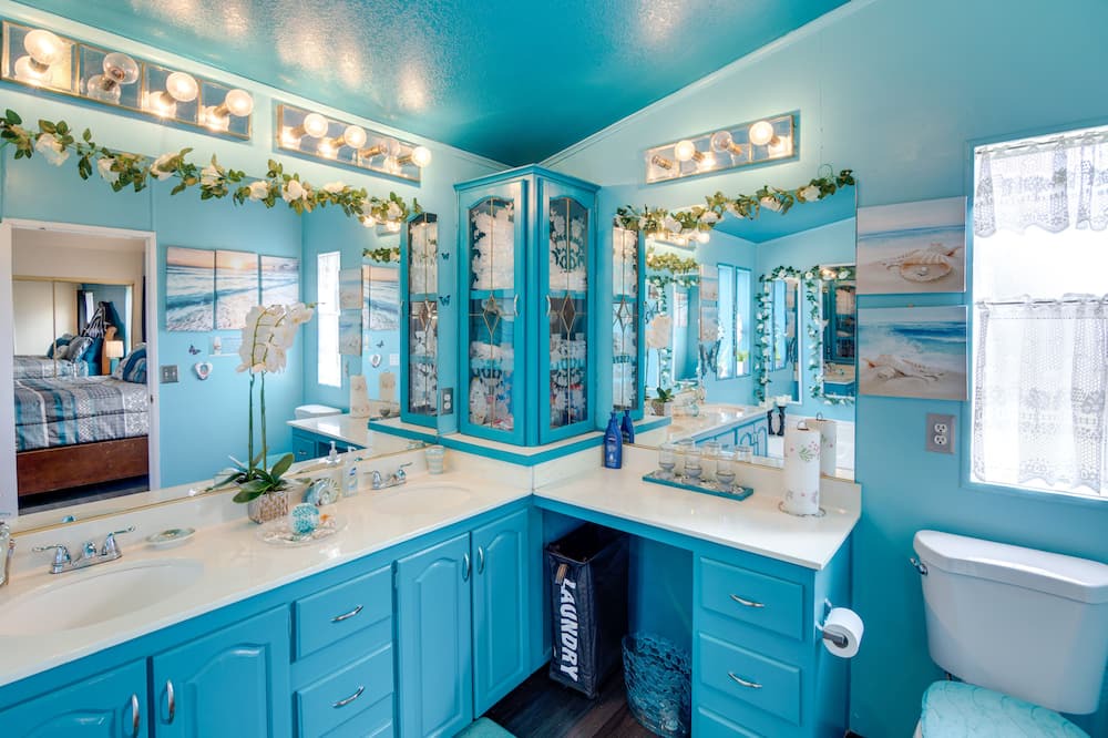 Photo of Bathroom in Red Bluff
