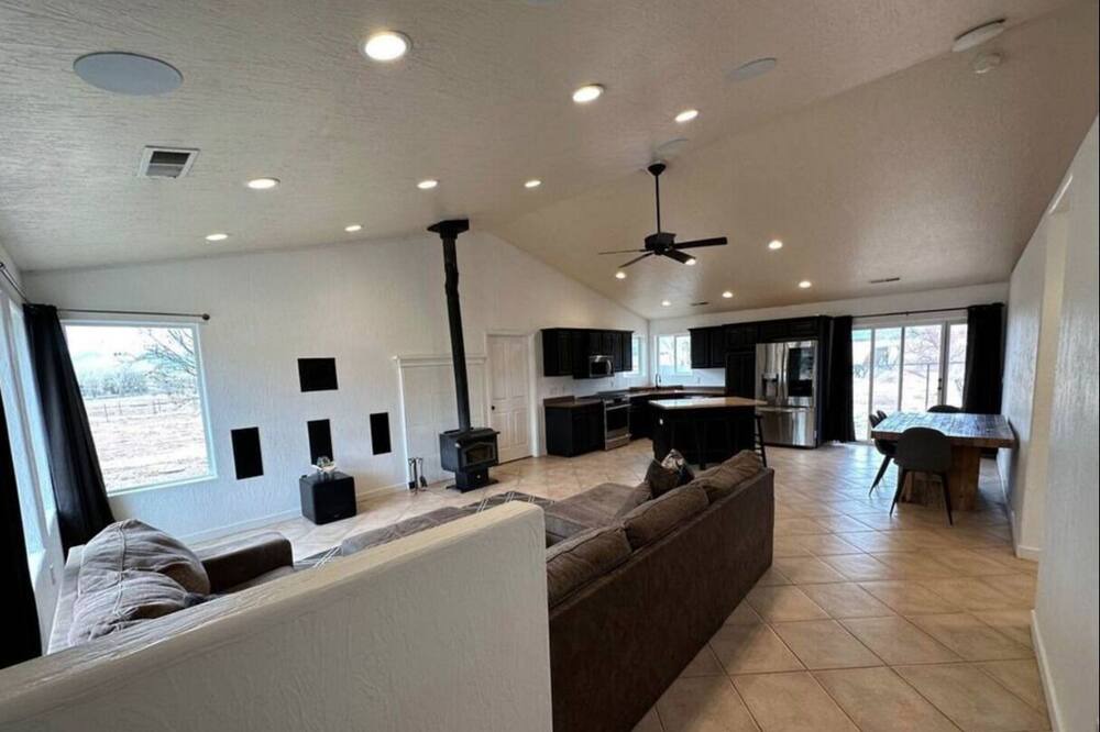 Photo of Livingroom in New Harmony