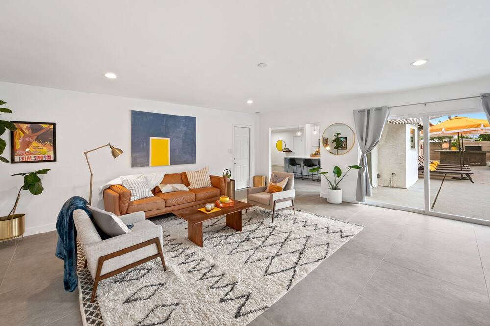 Photo of Livingroom in Desert Park Estates