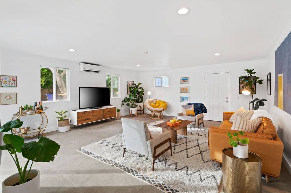 Photo of Livingroom in Desert Park Estates