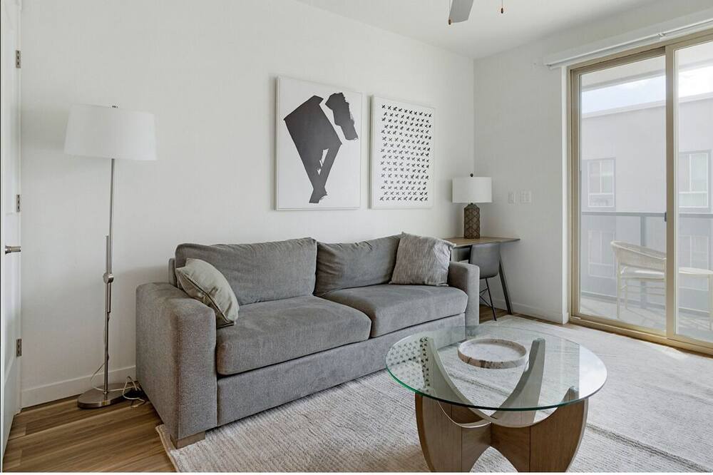 Photo of Livingroom in Midway