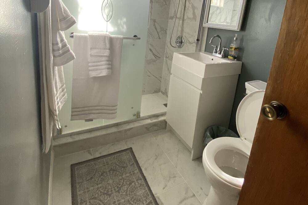 Photo of Bathroom in Pearblossom