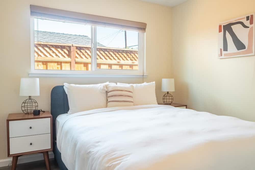 Photo of Bedroom in Valley View - Reed