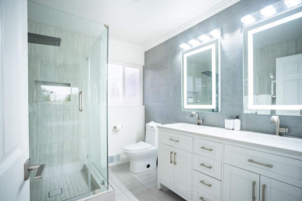 Photo of Bathroom in Lake Area