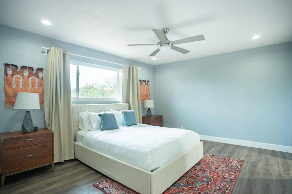 Photo of Bedroom in Lake Area