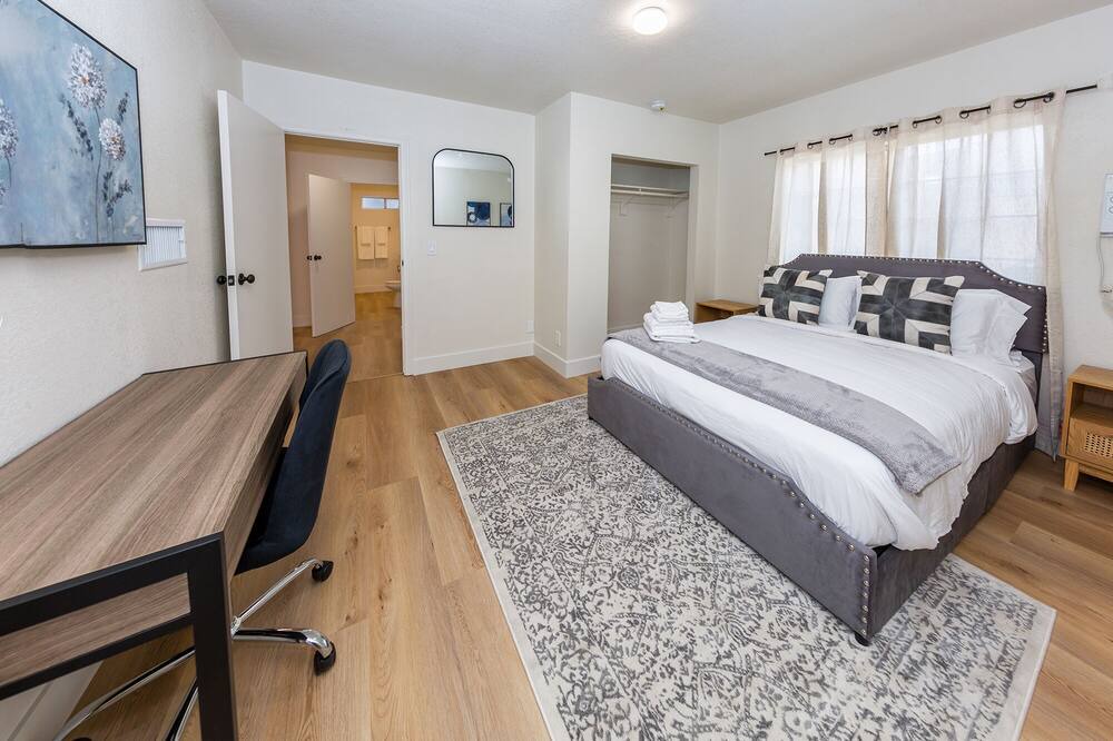 Photo of Bedroom in Pico - Robertson
