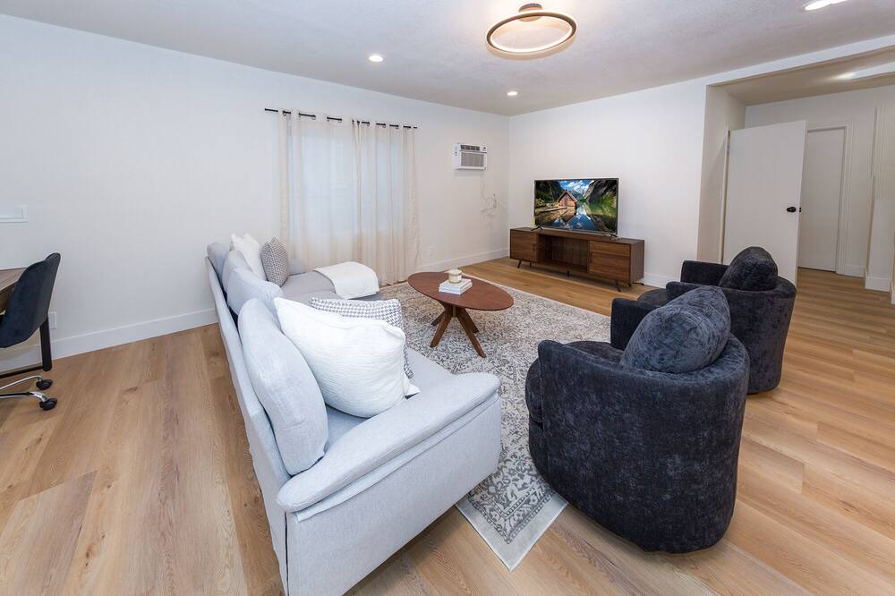 Photo of Livingroom in Pico - Robertson