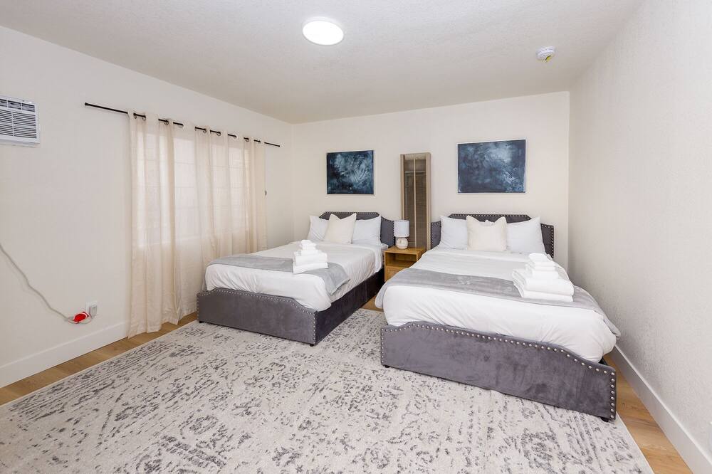 Photo of Bedroom in Pico - Robertson