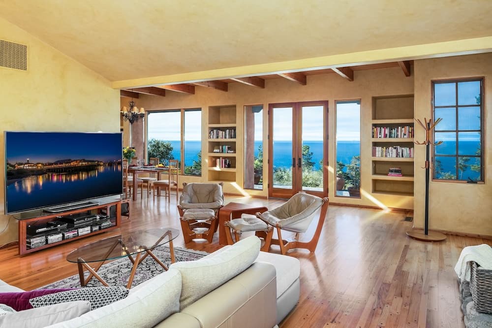 Photo of Livingroom in Carmel Highlands