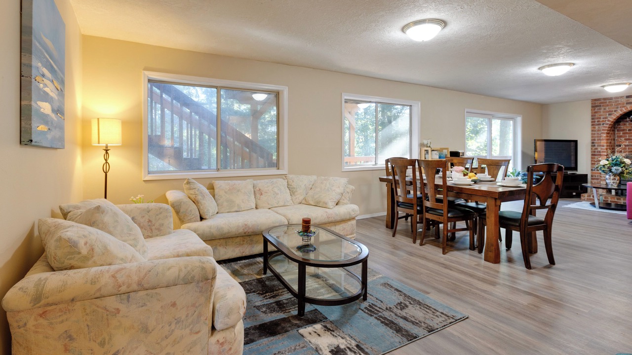 Photo of Livingroom in Rosemont Summit