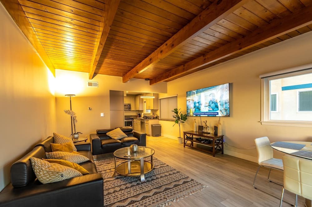 Photo of Livingroom in Old Towne