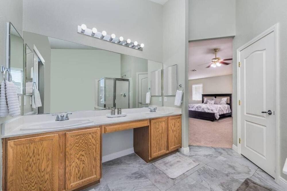 Photo of Bathroom in Rhodes Ranch