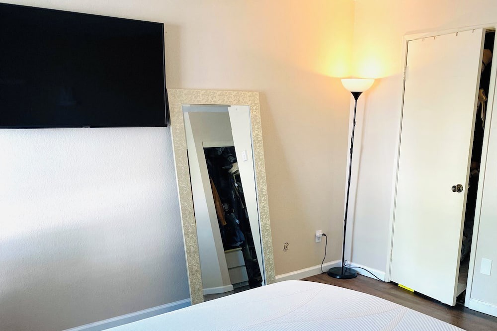 Photo of Bedroom in Serra Mesa