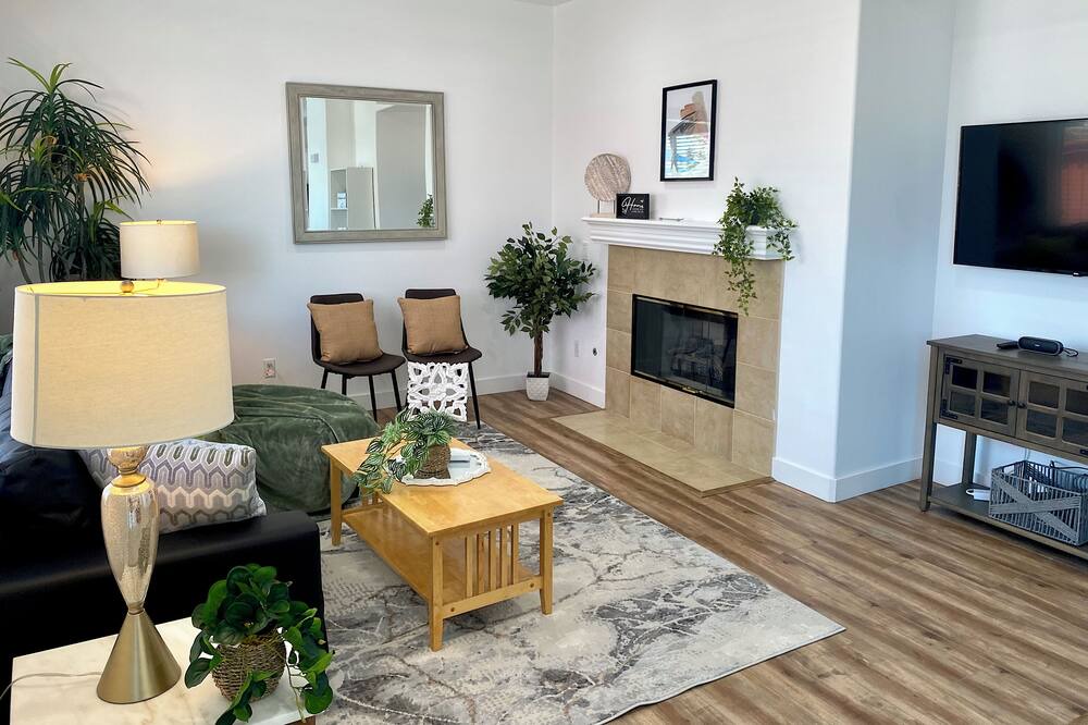 Photo of Livingroom in Midway