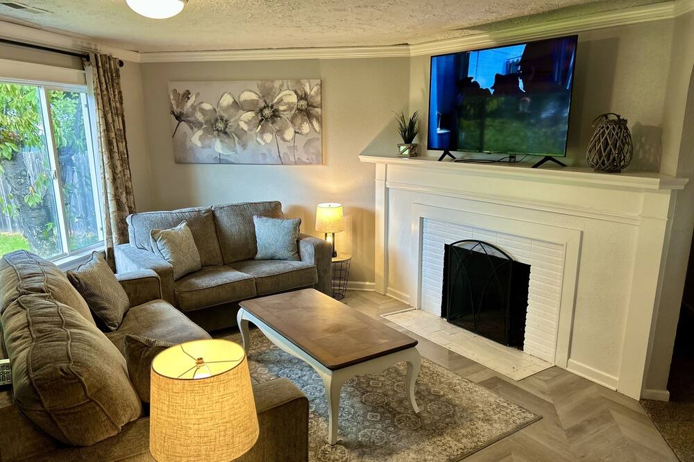 Photo of Livingroom in Sutherlin
