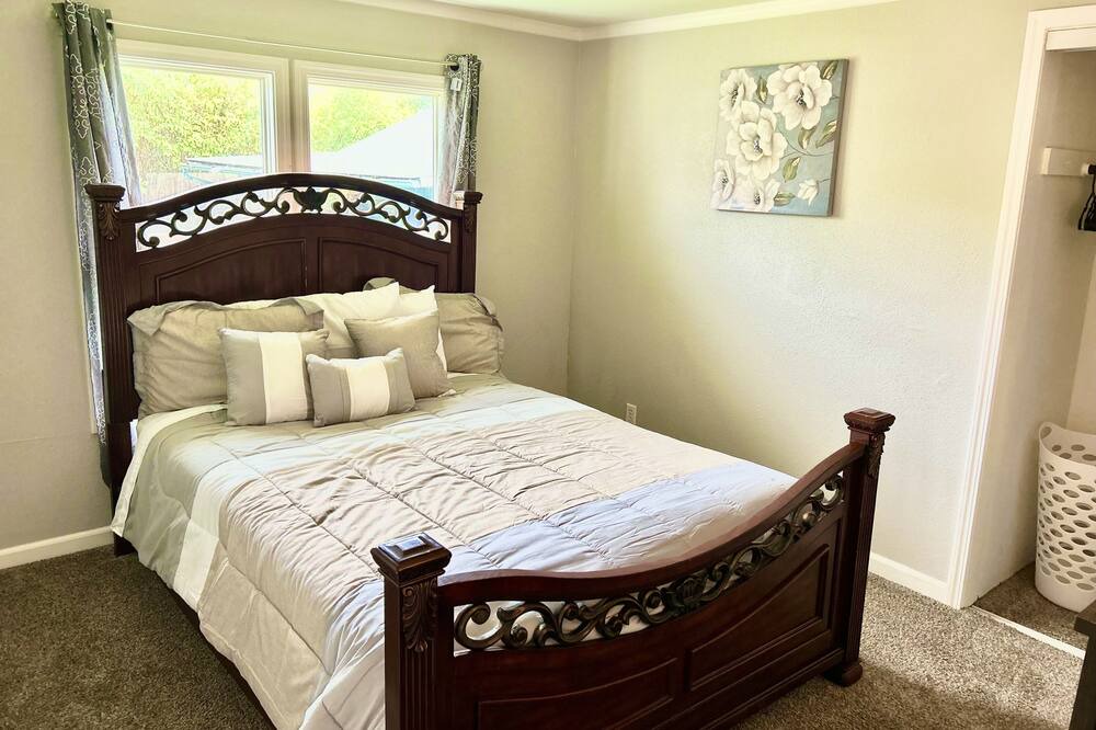 Photo of Bedroom in Sutherlin