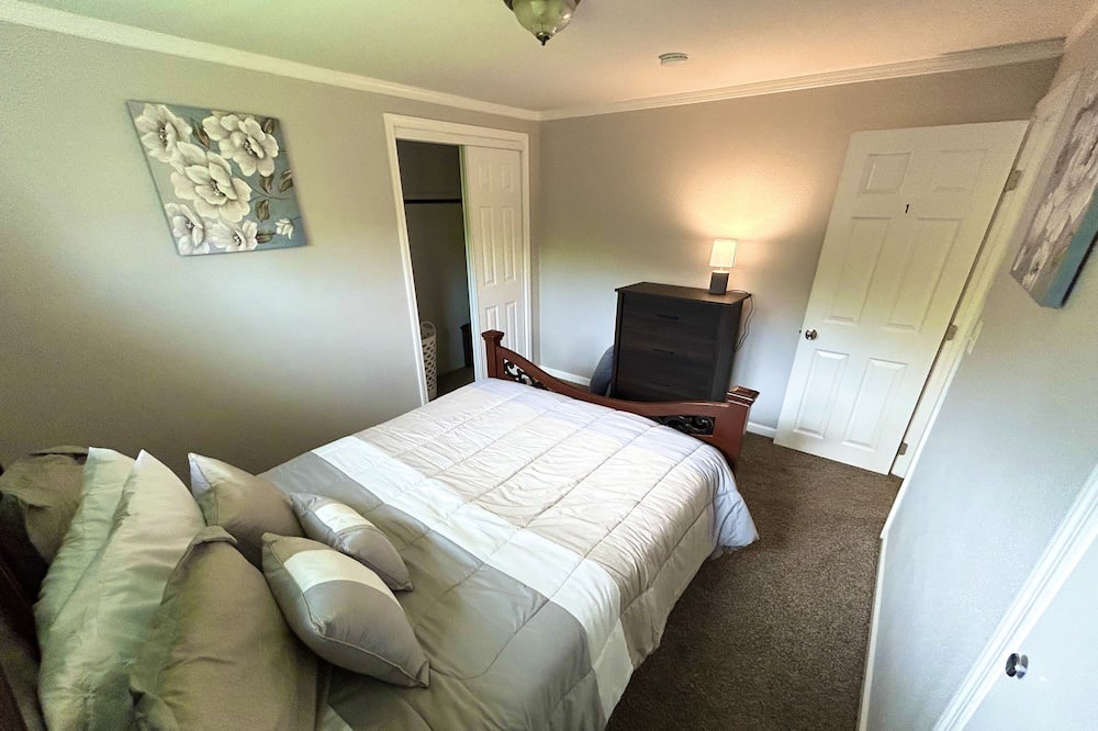 Photo of Bedroom in Sutherlin