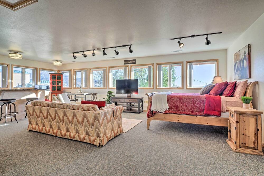 Photo of Livingroom in New Harmony