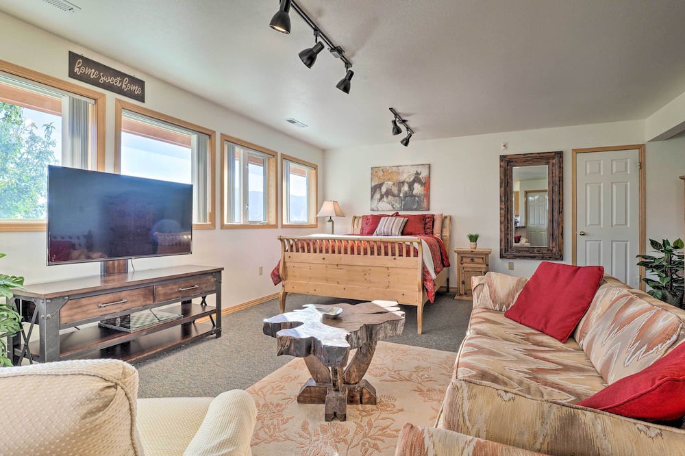 Photo of Livingroom in New Harmony