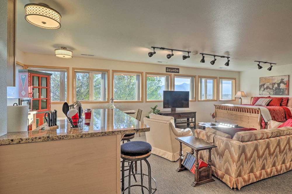 Photo of Livingroom in New Harmony