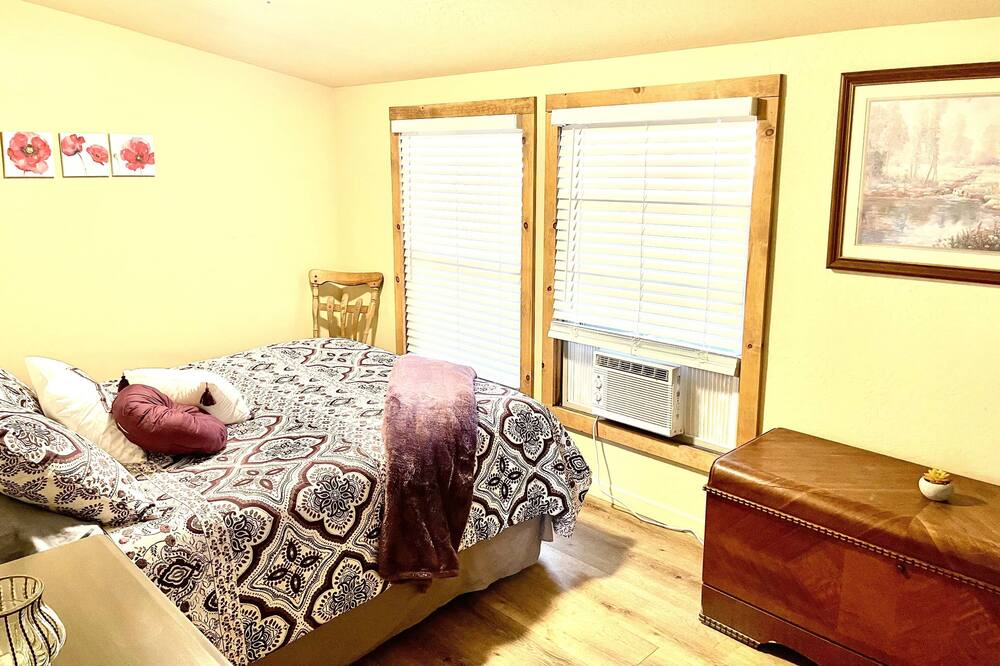 Photo of Bedroom in Dunlap