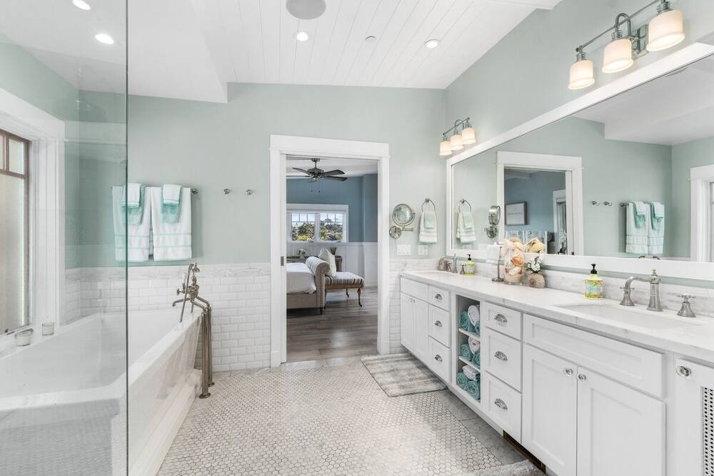 Photo of Bathroom in Olde Solana Beach