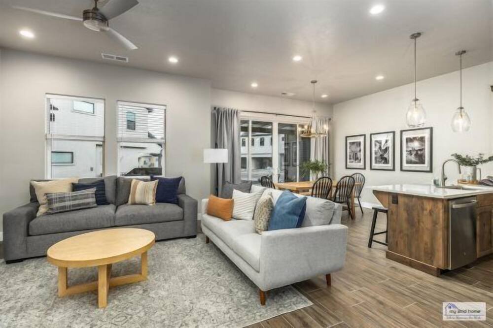 Photo of Livingroom in Ivins