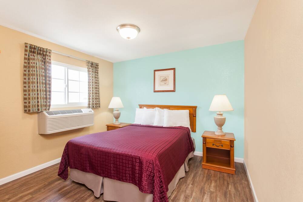Photo of Bedroom in Midway-Pacific Highway