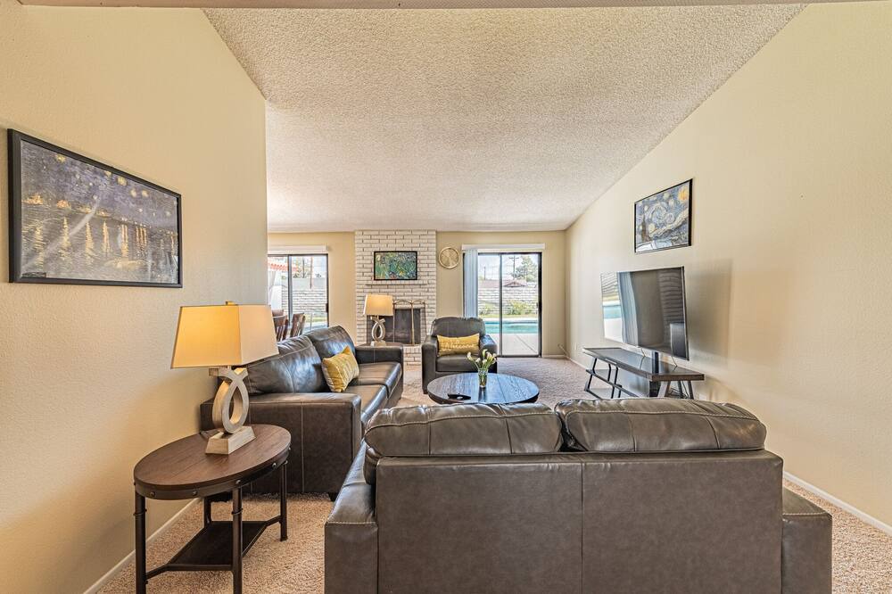 Photo of Livingroom in Rancho Oakey