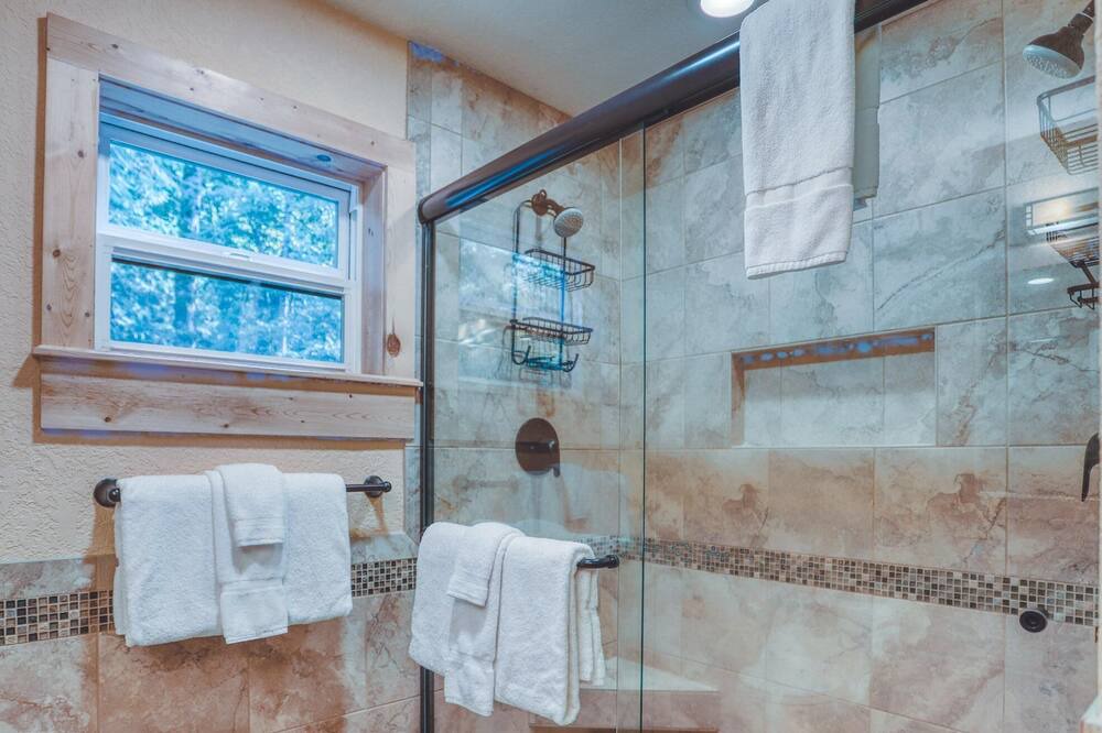 Photo of Bathroom in Rhododendron