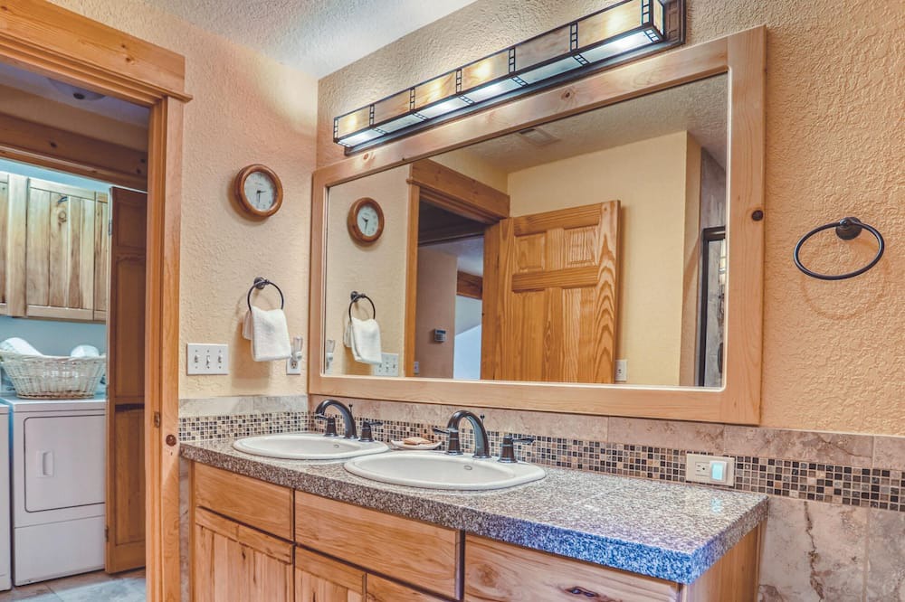Photo of Bathroom in Rhododendron