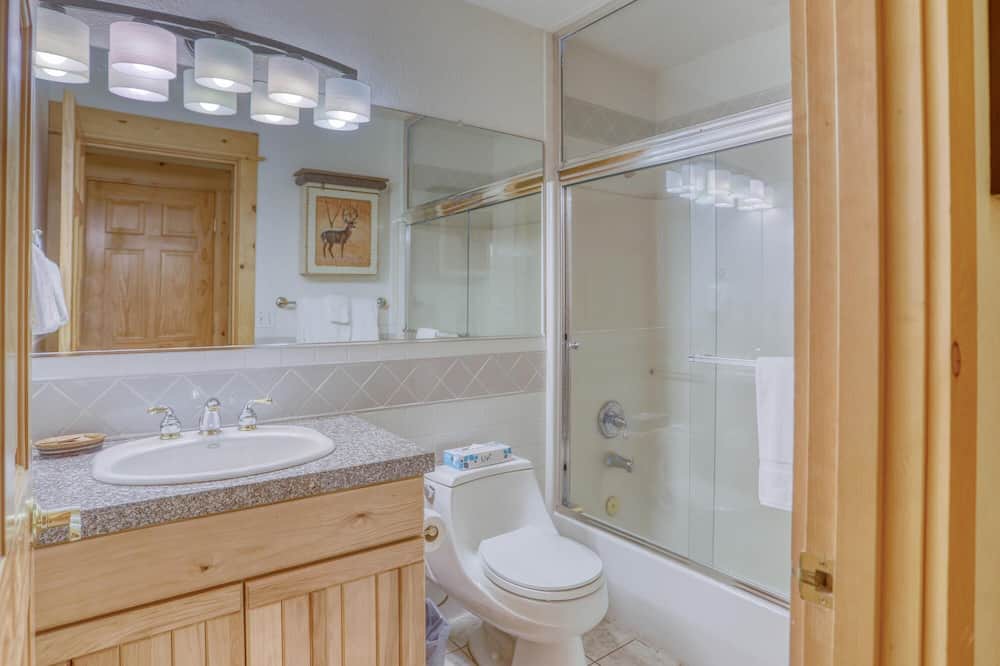Photo of Bathroom in Rhododendron